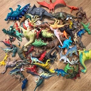 4 pounds/ 75+ dinosaurs Colorful Dinosaur Toy Set